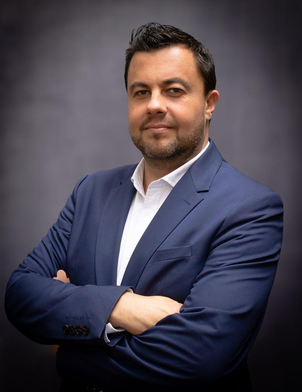 Carlos López photo